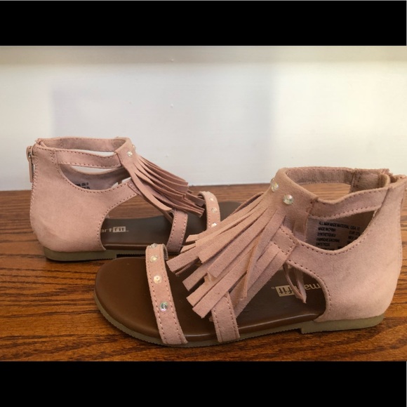 SOLD somewhere elseLittle girls size 10 sandals - Picture 2 of 4